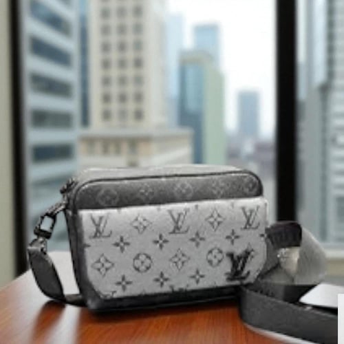 شنطة كتف من لويس فيتون
