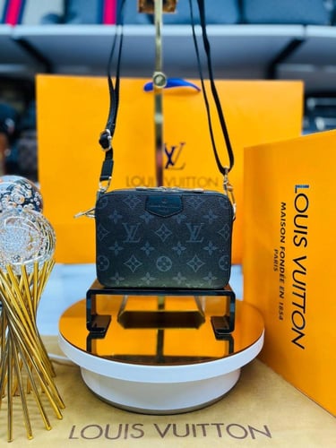 LOUIS VUITTON شنطة يد وكتف