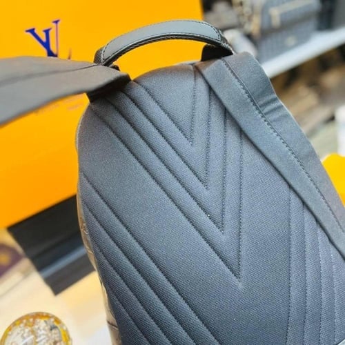 شنطة ظهر لويس فيتون