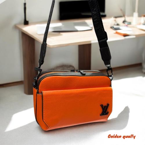 شنطة كتف من لويس فيتون