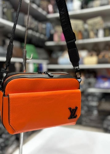 شنطة كتف من لويس فيتون