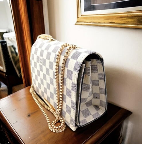 شنطة نسائية من لويس فيتون