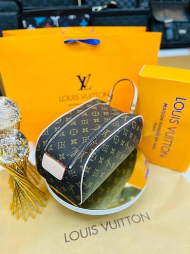 شنط يد كبيرة لويس فيتون