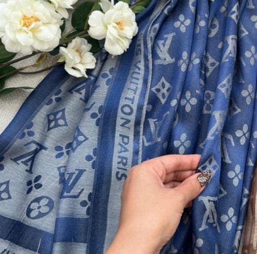 شال لويس فيتون