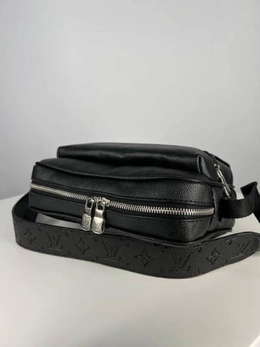 شنطة كتف لويس فيتون