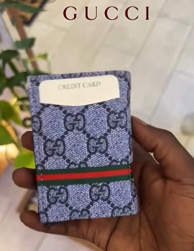 محفظة صغيرة من قوتشي