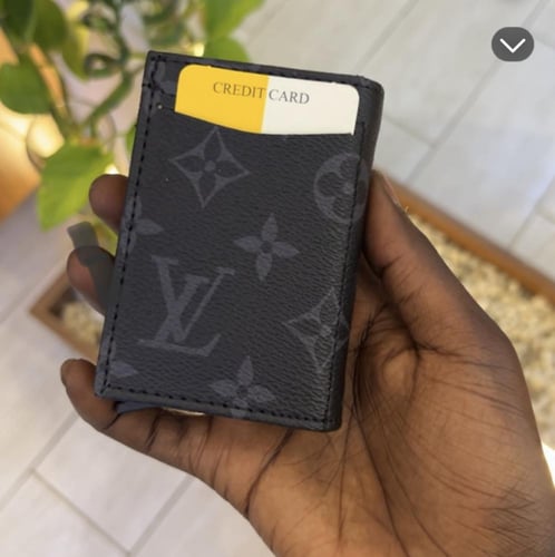 محفظة صغيرة لويس فيتون