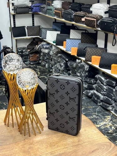 شنطة لويس فيتون ميني زيبي متعددة الأغراض