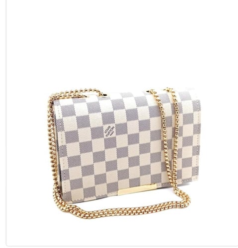 شنطة نسائية من لويس فيتون