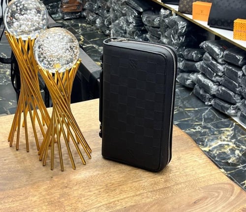 شنطة لويس فيتون ميني زيبي متعددة الأغراض