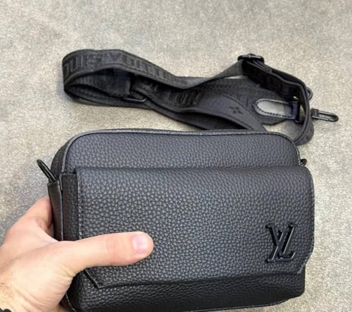 شنطة كتف من لويس فيتون