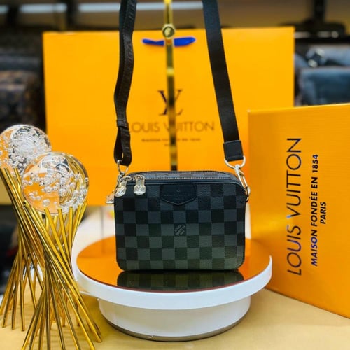 LOUIS VUITTON شنطة يد وكتف