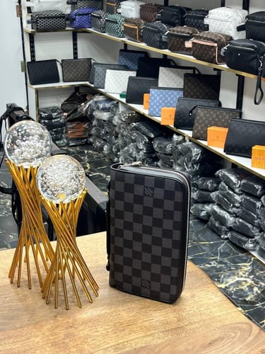 شنطة لويس فيتون ميني زيبي متعددة الأغراض