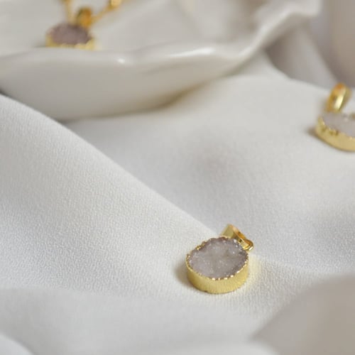 سلسلة راقية من الحجر المطلي بالذهب الصافي من مجموع...