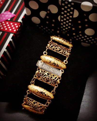 أسورة يد نسائية فاخرة عريضة مزينة بالنقوش مطلية با...