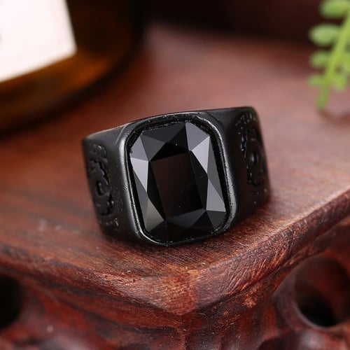 خاتم رجالي تيتانيوم اسود مزين بحجر زيركون اسود