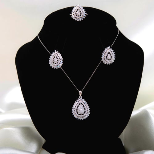 اطقم نواعم باحجار الباجيت والزركون