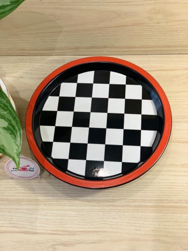 صحن معدني كبير