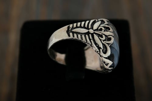 خاتم رجالي من الفضة والعقيق اليماني