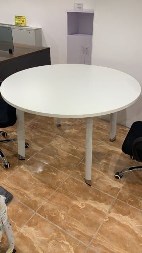 طاولة اجتماع