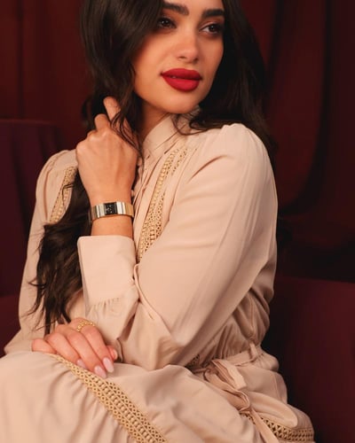 ساعة نسائية بسير ستيل باللون الذهبي