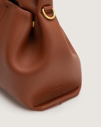 شنطة أمجاد النسائية جلد باللون البني