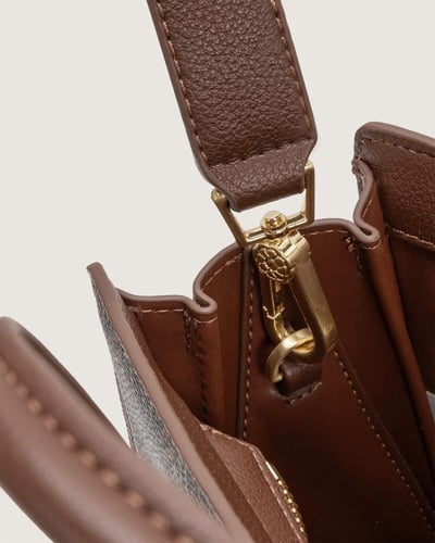 شنطة ورد النسائية جلد بلون بني