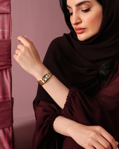 ساعة لقى النسائية ستيل بلون ذهبي