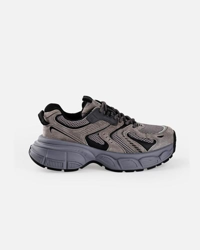 حذاء نسائي رياضي باللون الرمادي