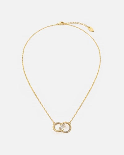 طقم نسائي يحكي أناقتة باللون الذهبي