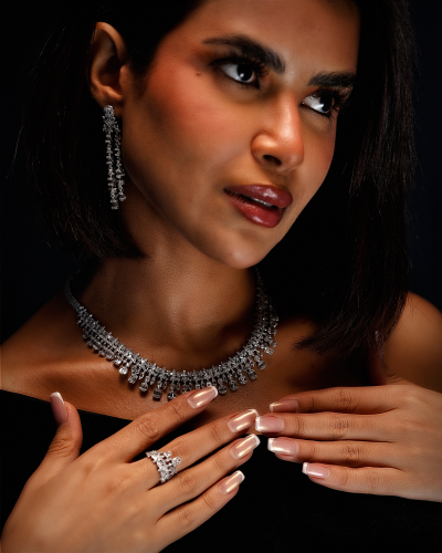 طقم نسائي زركون فاخر باللون الفضي