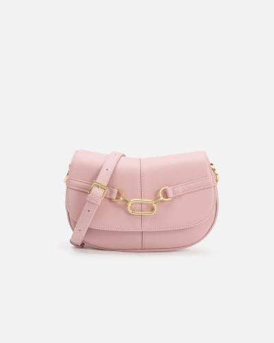 شنطة بتصميمها الأنيق بلون وردي