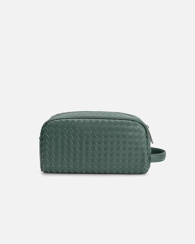 شنطة رجالية تعكس عنوان الأناقة باللون الأخضر