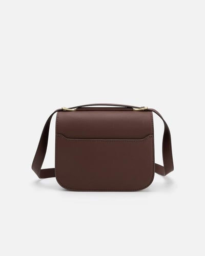 شنطة بلمسة فاخرة باللون البني