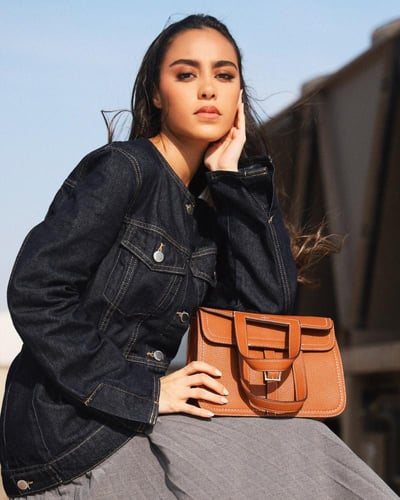 شنطة لاطلالتك العملية باللون البني