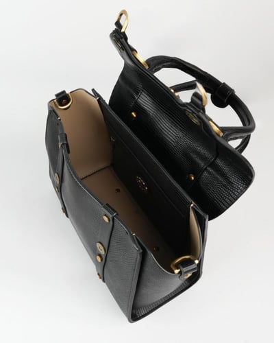 شنطة نسائية بمقاس كبير باللون الأسود