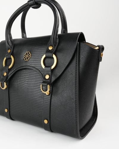 شنطة نسائية بمقاس كبير باللون الأسود