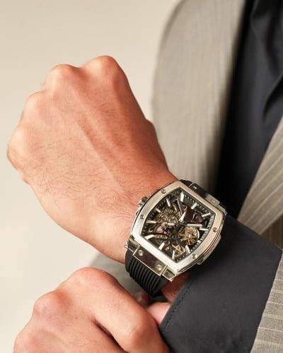 ساعة رجالية اوتوماتيك بلون أسود