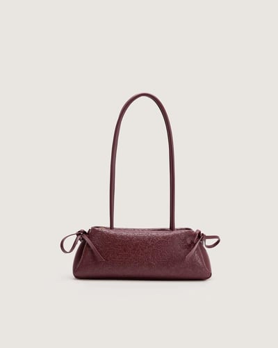 شنطة تعزز هويتك باللون العودي