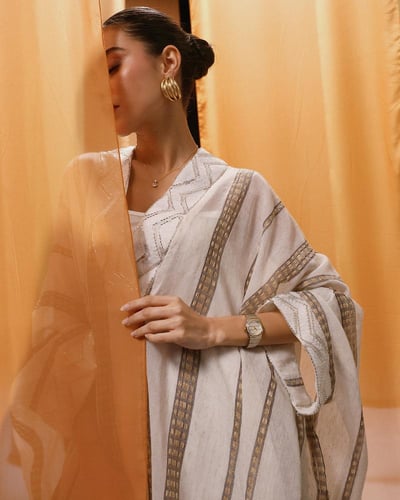 ساعة وقت النسائية ستيل باللون الذهبي والفضي