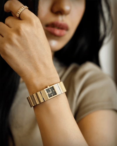 ساعة نسائية بسير ستيل باللون الذهبي