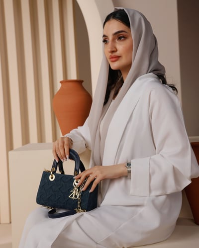 شنطة نسائية من القماش باللون الأزرق