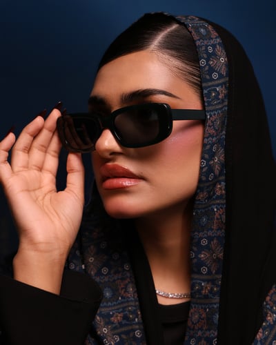 نظارة شمسية نسائية عصرية بلون أسود