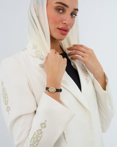 ساعة ندى النسائية من الجلد بلون أسود مع تعليقة