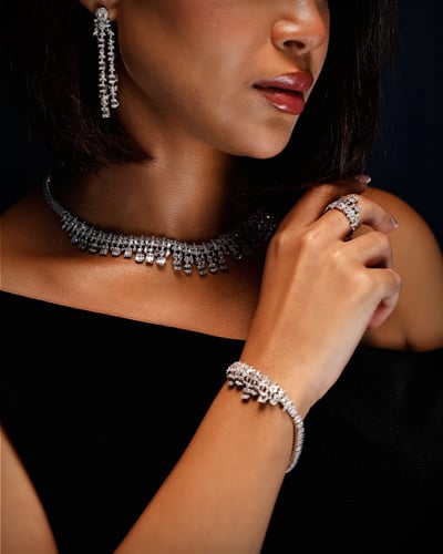 طقم نسائي زركون فاخر باللون الفضي