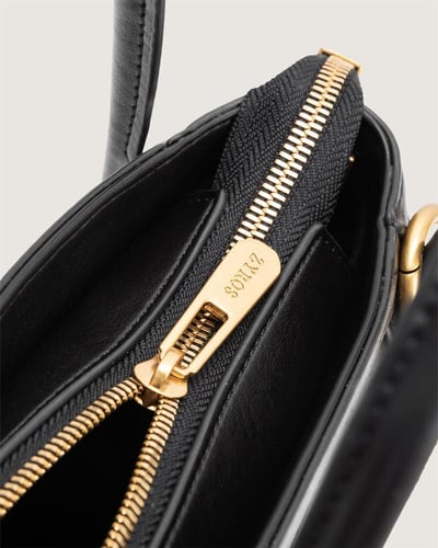 شنطة وسن النسائية من الجلد بلون أسود