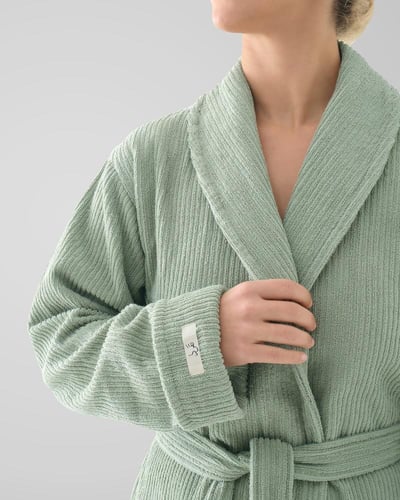 روب استحمام دافىء باللون الأخضر