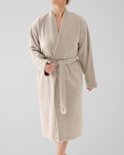 روب استحمام جذاب باللون البيج