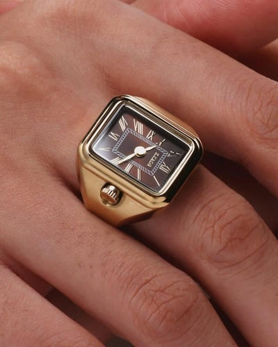 ساعة الخاتم بتصميم مبتكر بلون ذهبي