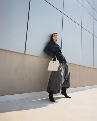 شنطة صَدف النسائية جلد بلون بيج.